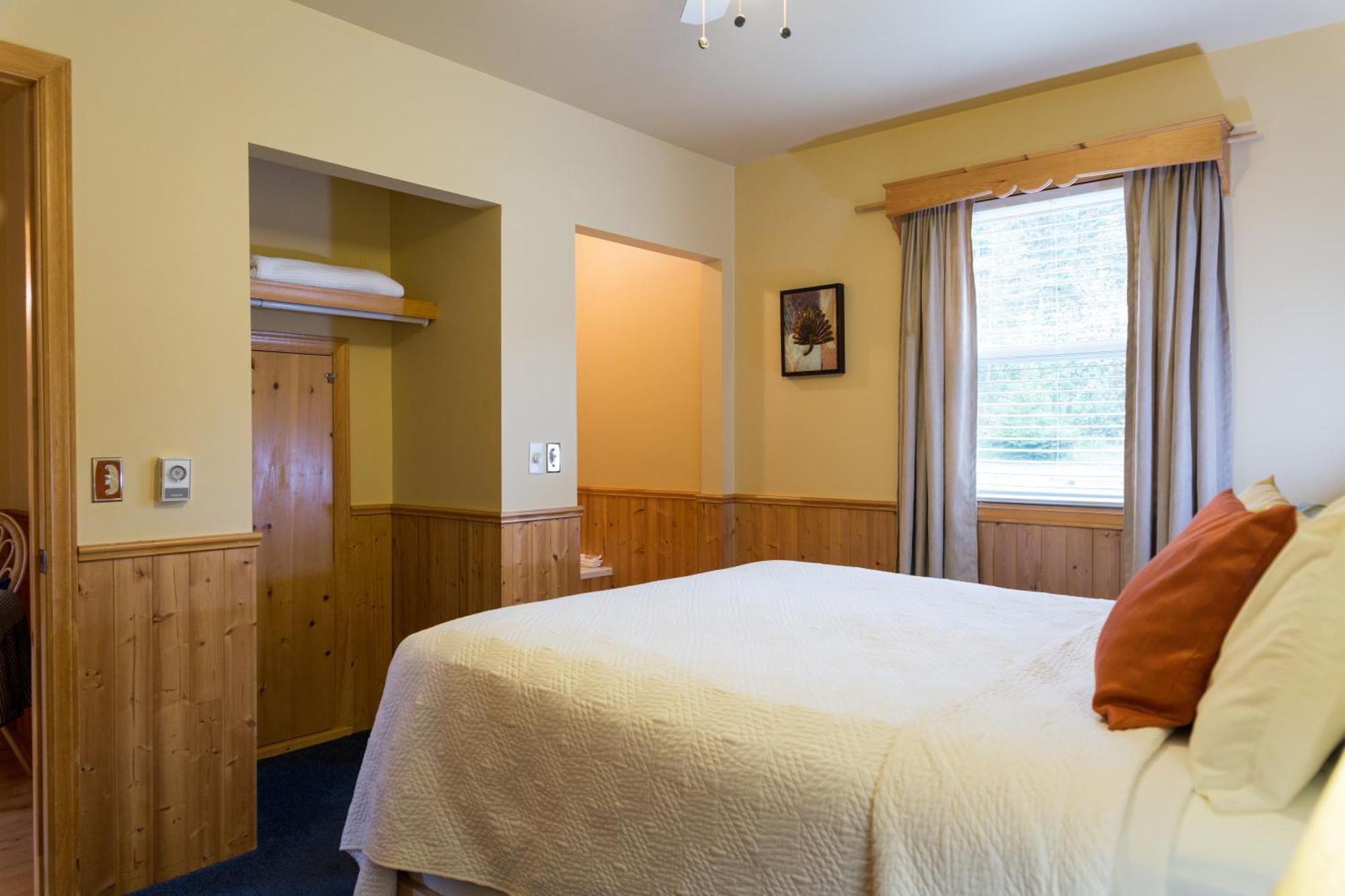Middle Brook Cottages & Chalets Glenburnie Bilik gambar