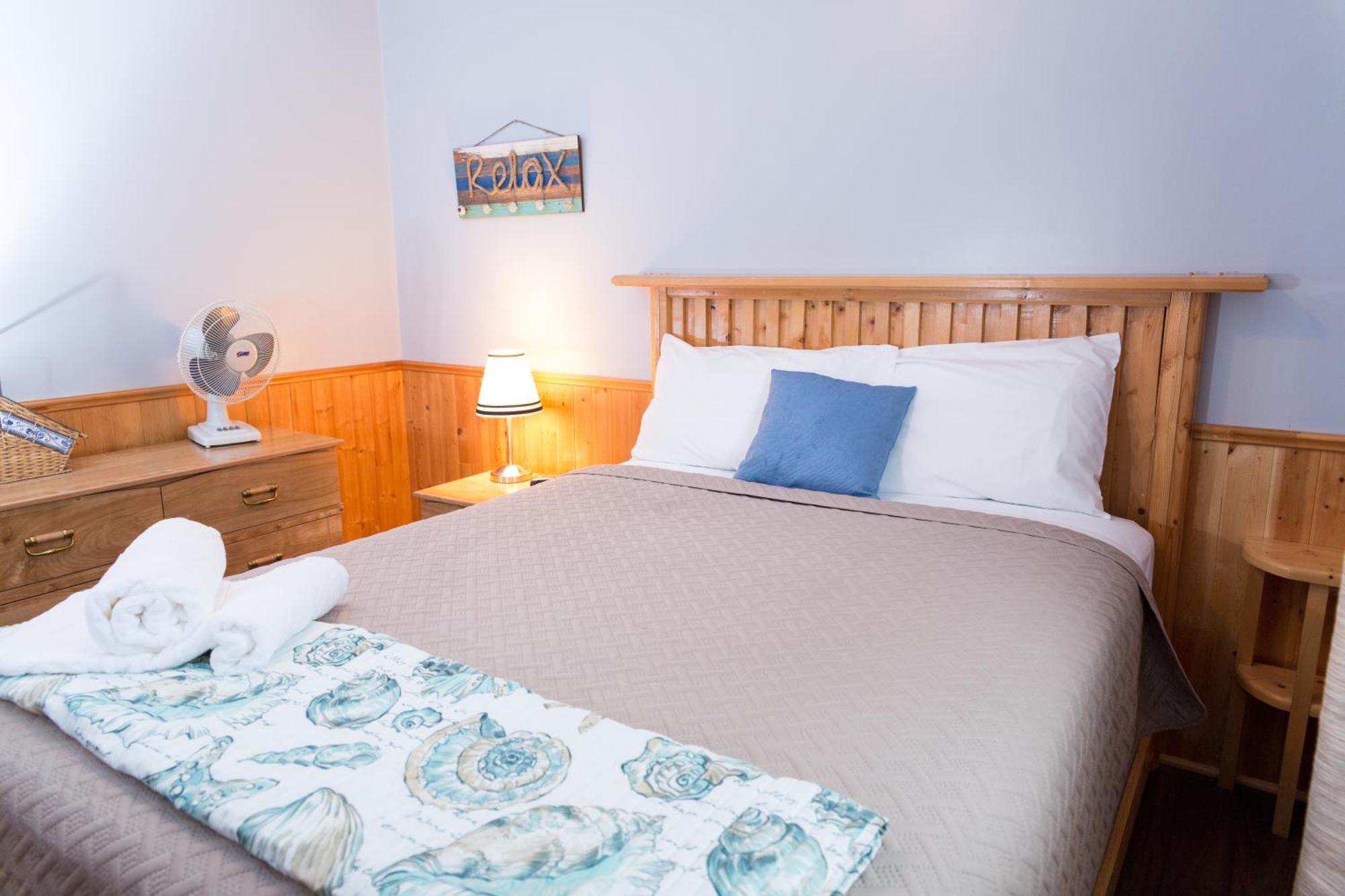 Middle Brook Cottages & Chalets Glenburnie Bilik gambar