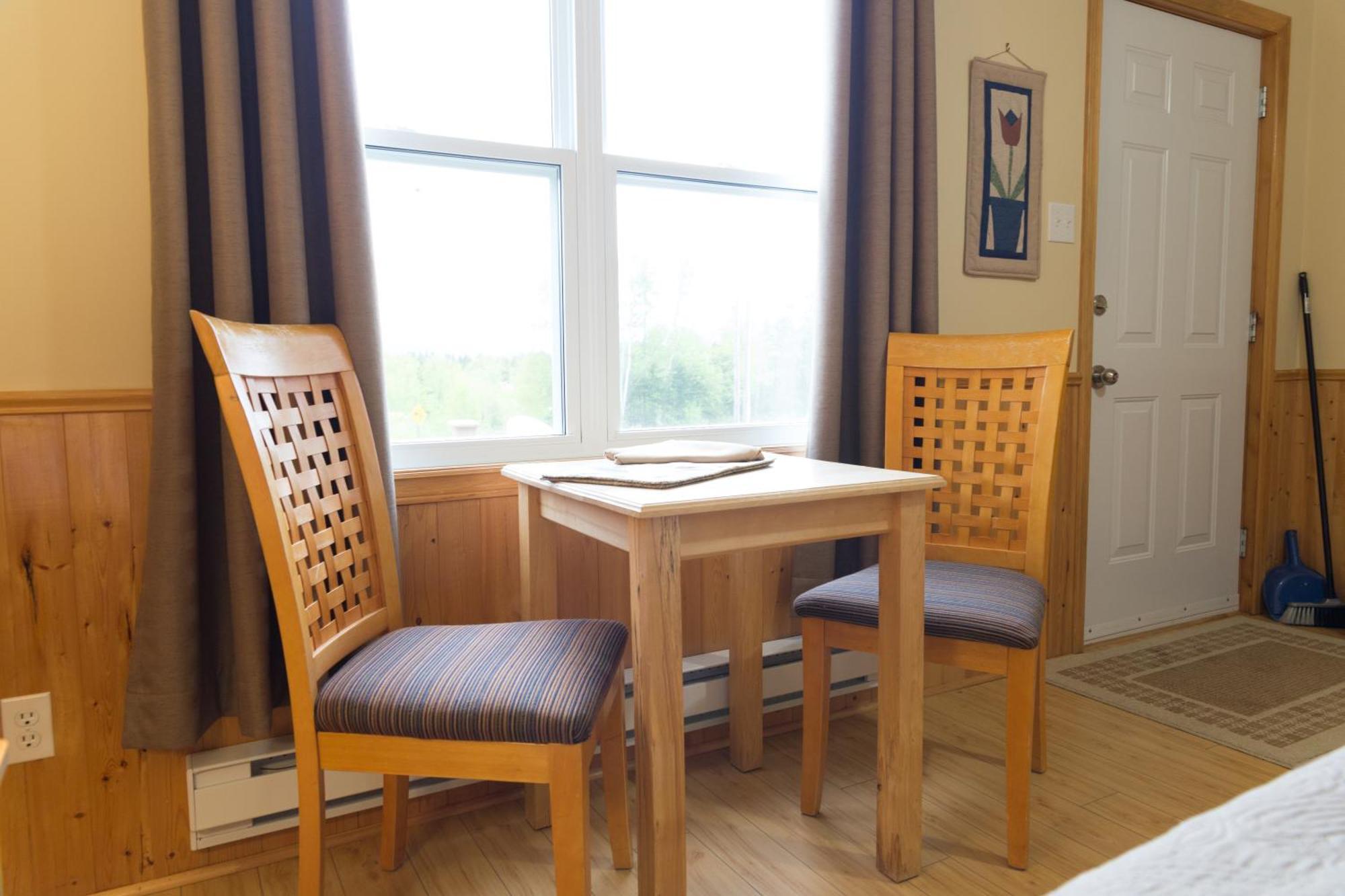 Middle Brook Cottages & Chalets Glenburnie Bilik gambar